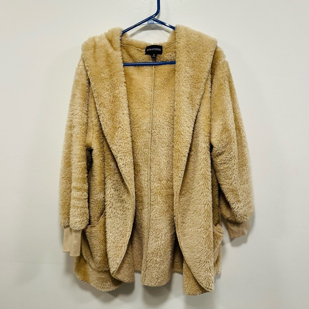 Zenana Outfitters Plush Tan Teddy Jacket super soft Size medium! - Picture 7 of 7